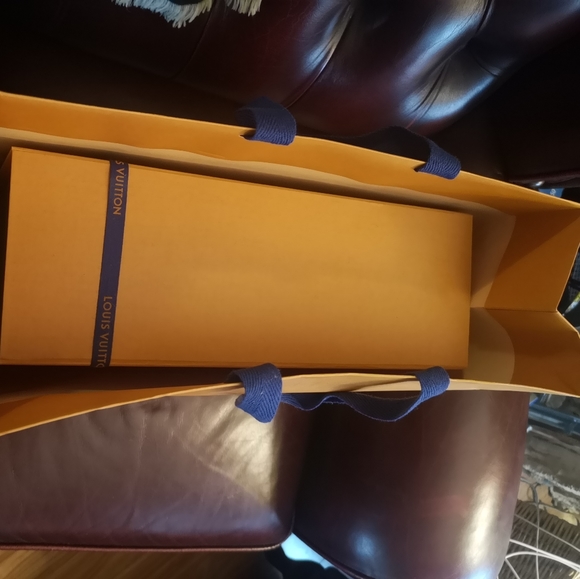 Authentic Louis Vuitton Multi Pochette Accessories - Picture 2 of 16